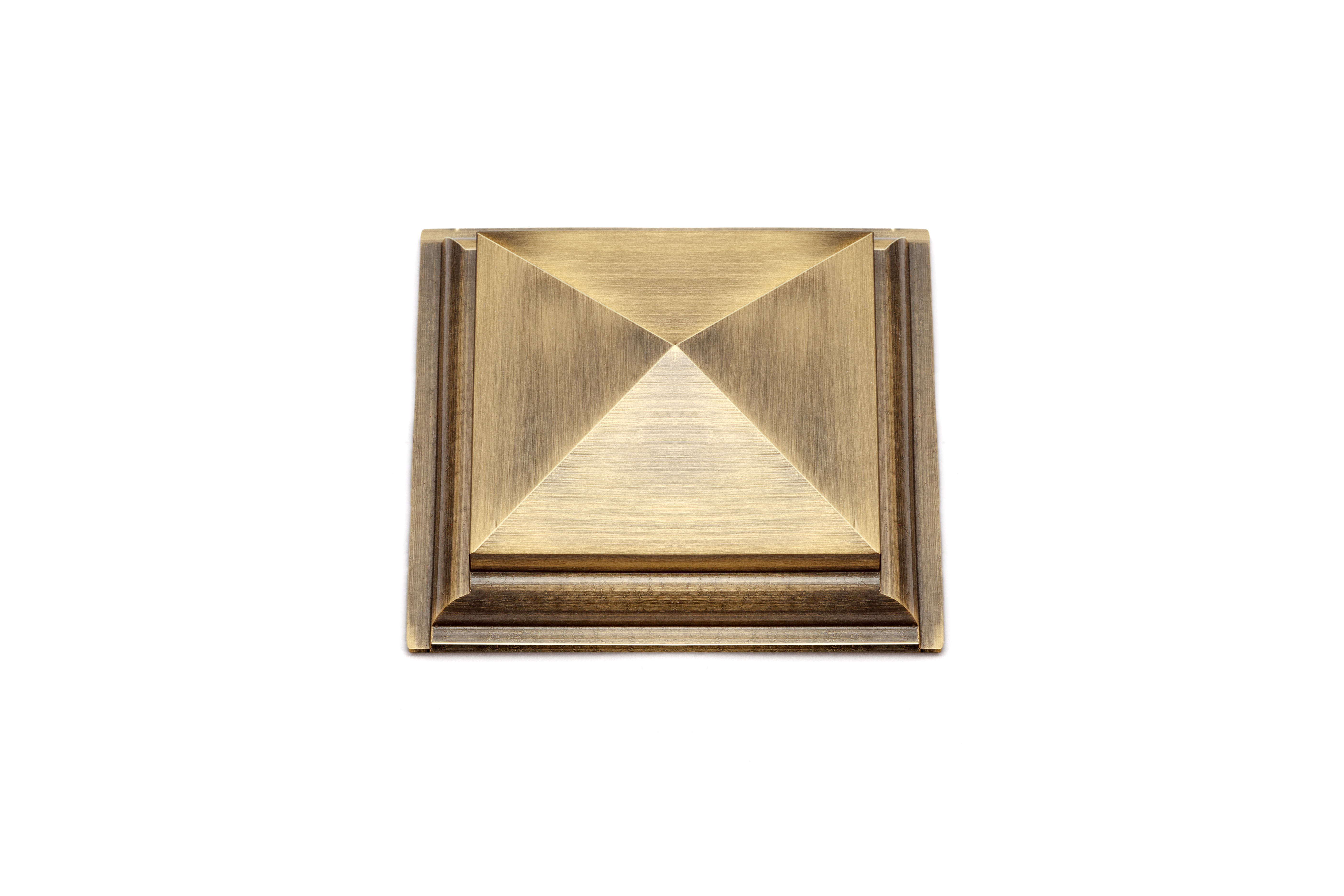 Brass_Royal_Pyramid_Mirror_Cap.jpg